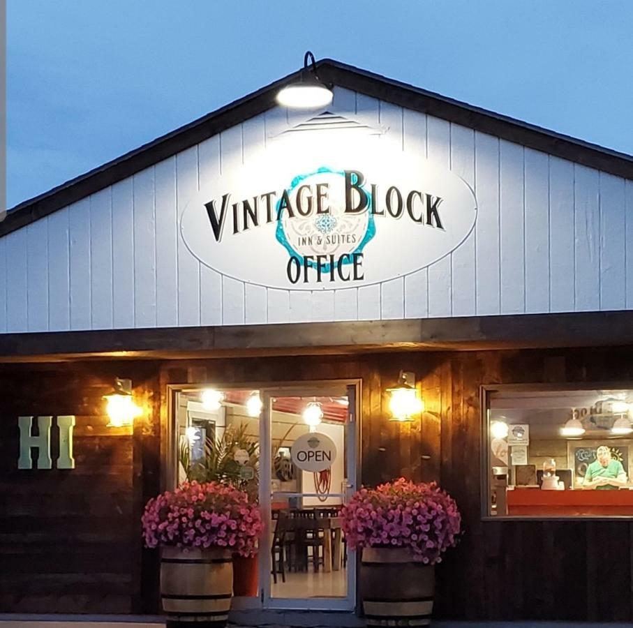 Vintage Block Inn & Suites Okoboji Bagian luar foto